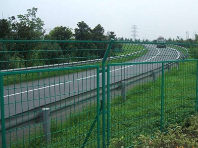 护栏网的抗撞击测试标准与方法